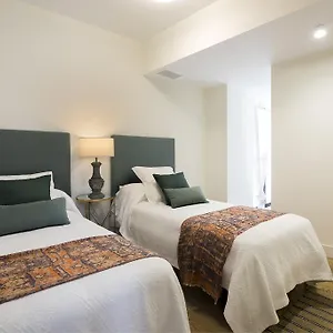 Genteel Santa Cruz Apartment